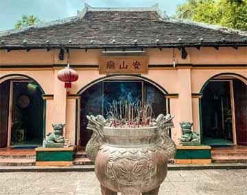 Câu chuyện Nguyễn Ánh giam vợ, ném con xuống biển tại Côn Đảo