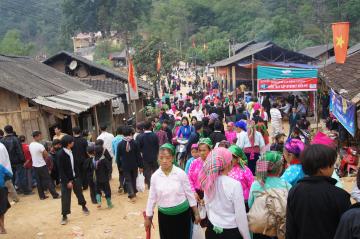 LỄ HỘI CHỢ TÌNH KHÂU VAI HÀ GIANG