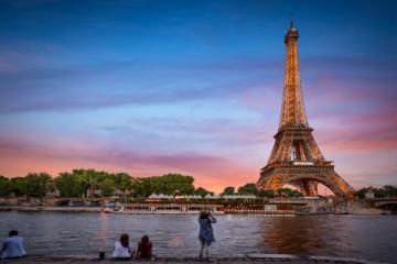 NGÀY 1: TP.HCM - PARIS (Nghỉ ngơi trên máy bay, ăn tối)