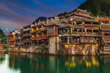 NGÀY 5: TRƯƠNG GIA GIỚI - THÀNH PHỒ HỒ CHÍ MINH (Ăn sáng, trưa, tối)