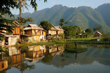 NGÀY 01: TP.HCM – HÀ NỘI – MAI CHÂU – BẢN LÁC (Ăn trưa, chiều)