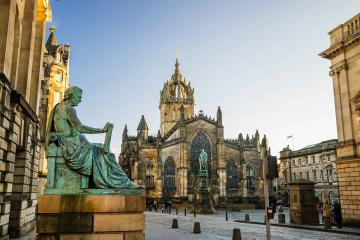 NGÀY 1: TP.HCM - LONDON - EDINBURGH (Ăn tối)