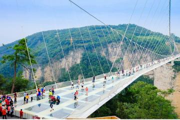 NGÀY 6: TRƯƠNG GIA GIỚI - TP.HCM (Ăn sáng, trưa, tối)